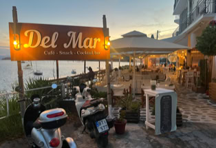 Skiathos, Kneipenmeile