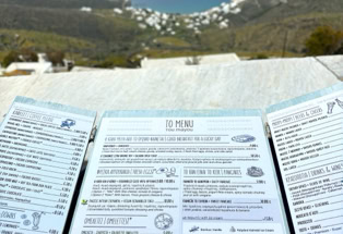 Junge Küche auf Tinos