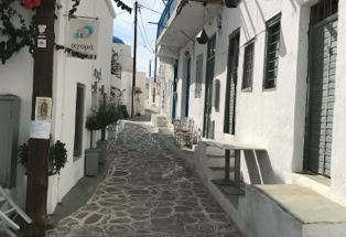 Kimolos. Kleine griechische Insel bei Milos. Gasse