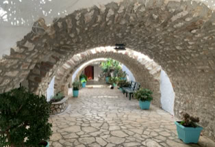 breiter Bogengang, kloster panagia theotokos, Korfu