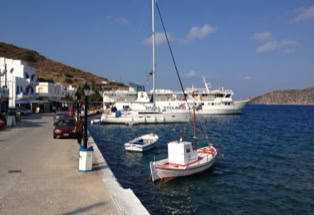 kleiner Hafen der griechischen Insel Amorgos